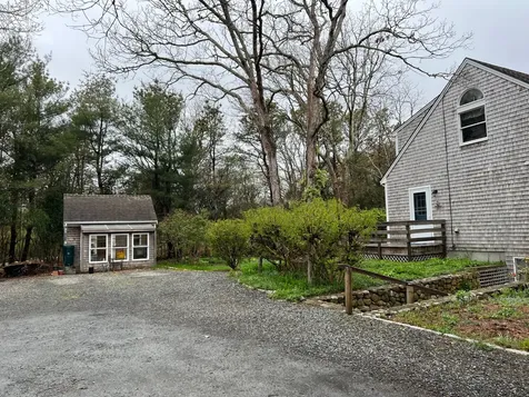 127 Old County Road West Tisbury MA 02575