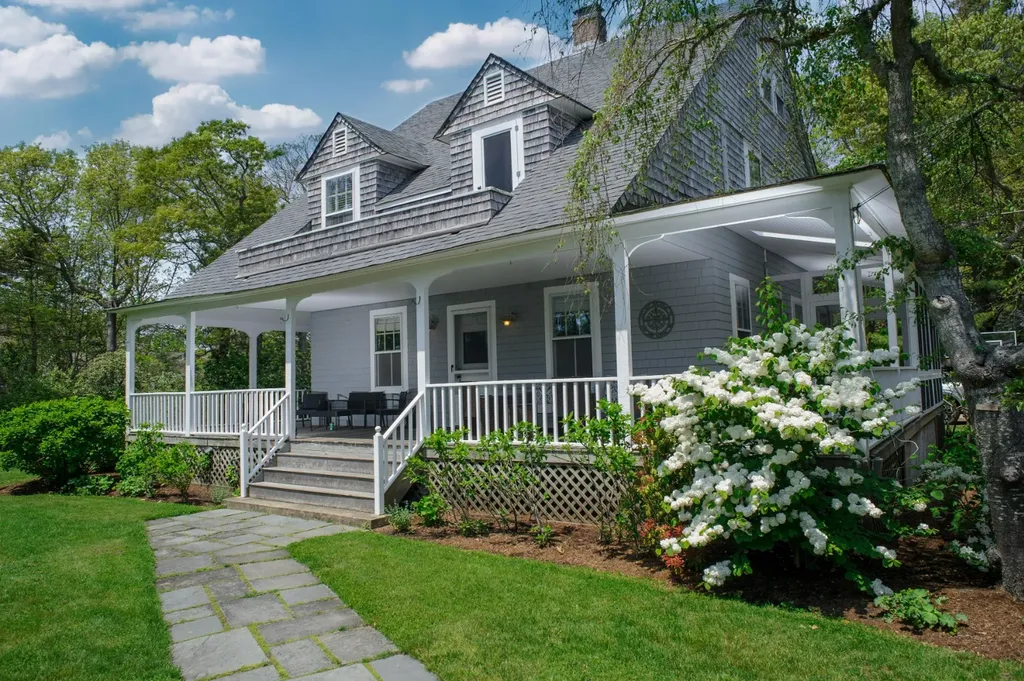 14 Hatch Road Vineyard Haven MA 02568
