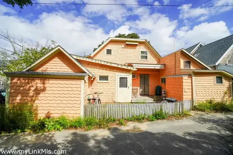 7 Central Avenue Oak Bluffs MA 02557
