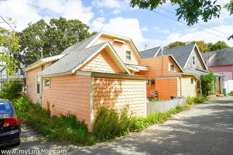 7 Central Avenue Oak Bluffs MA 02557