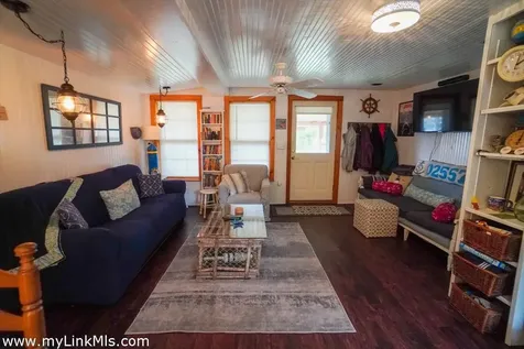 7 Central Avenue Oak Bluffs MA 02557