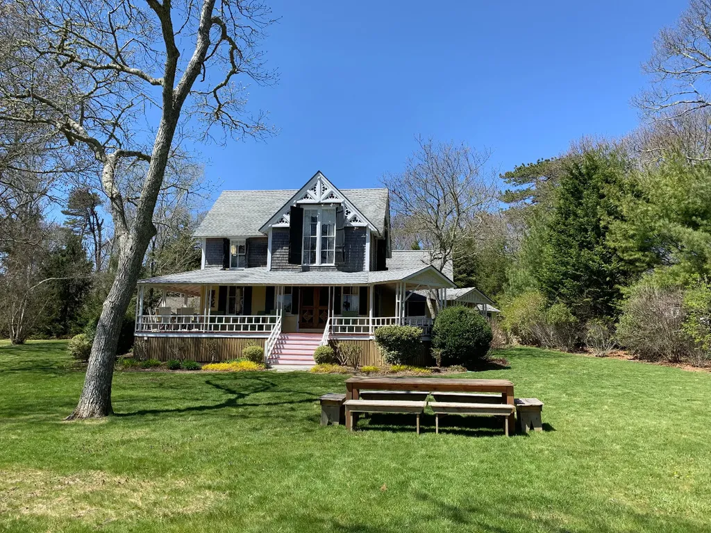 87 Bellevue Avenue & 0 Howard Street Vineyard Haven MA 02568