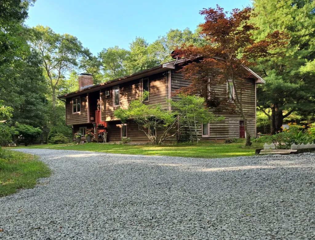 299 Oak Lane West Tisbury MA 02575