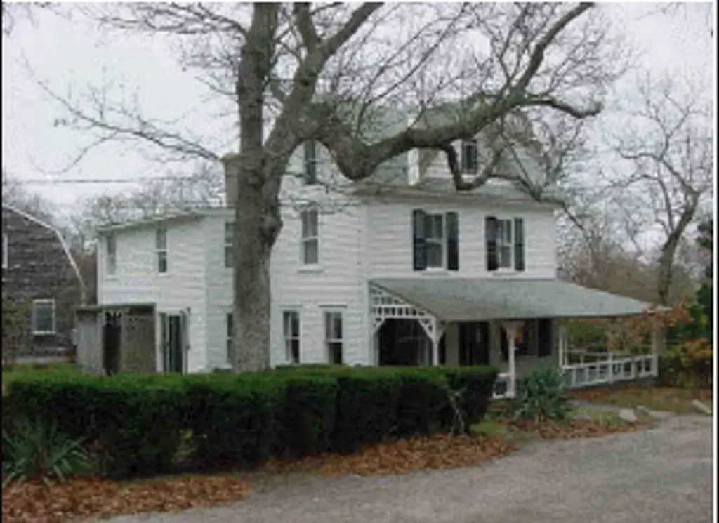 52 Church Avenue Oak Bluffs MA 02557