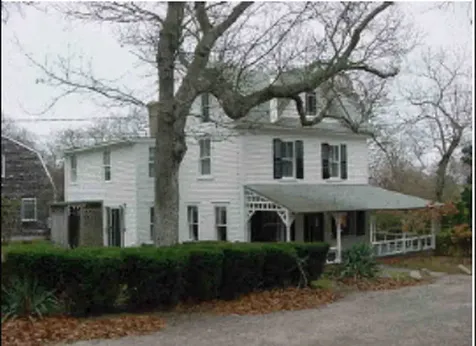 52 Church Avenue Oak Bluffs MA 02557
