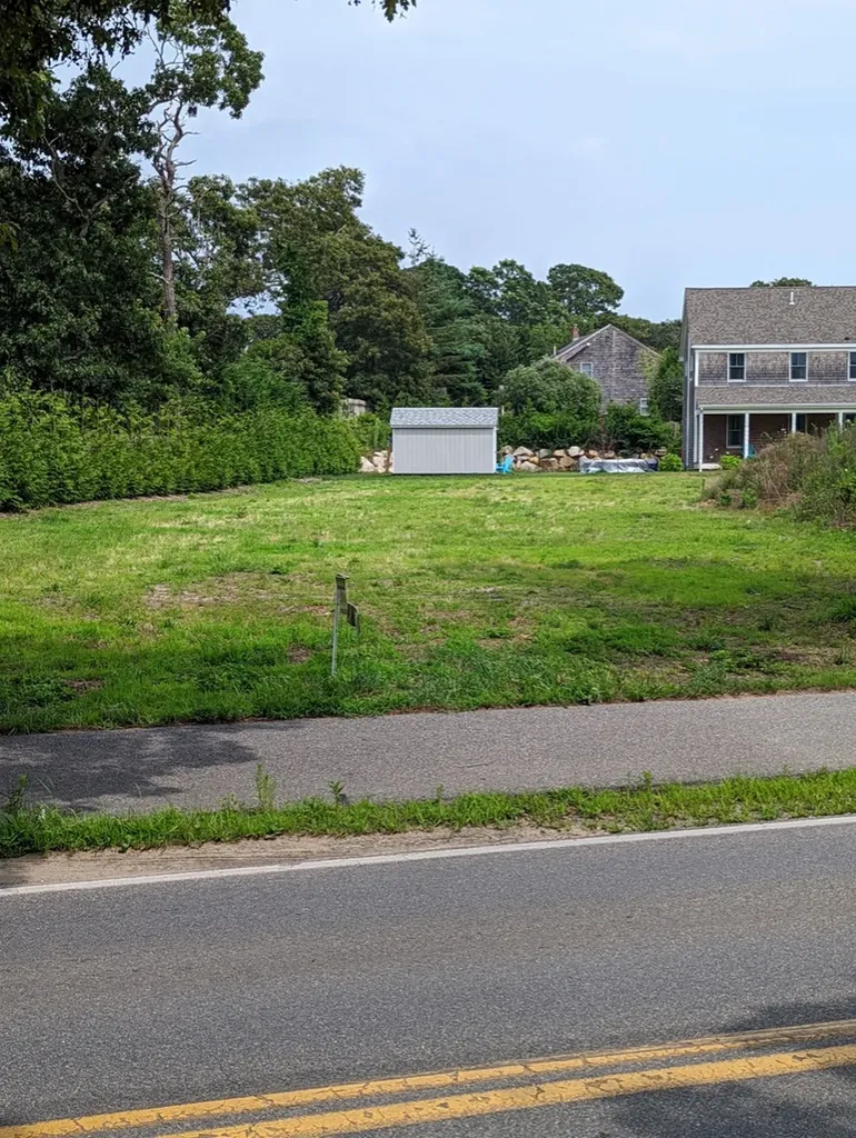 110 County Road Oak Bluffs MA 02557