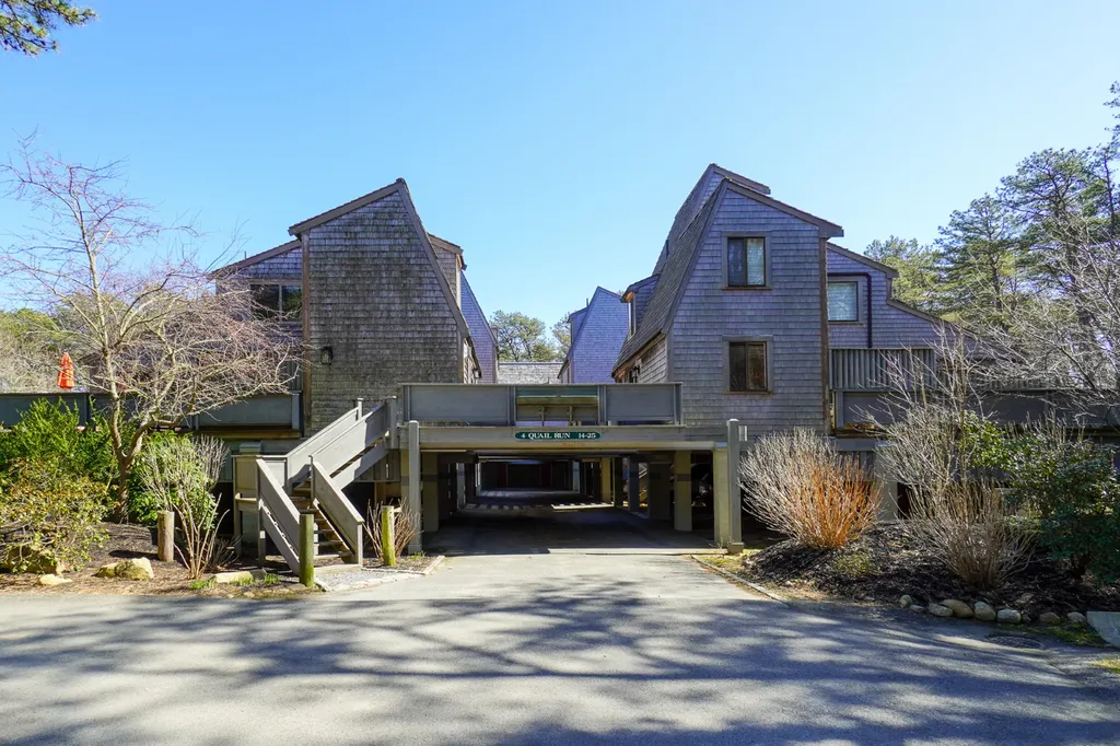4 Quail Run Oak Bluffs MA 02557