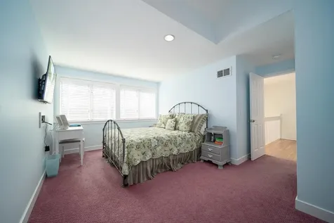 21 Meetinghouse Village Way Edgartown MA 02539