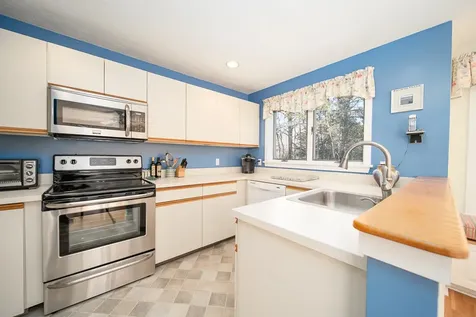 21 Meetinghouse Village Way Edgartown MA 02539