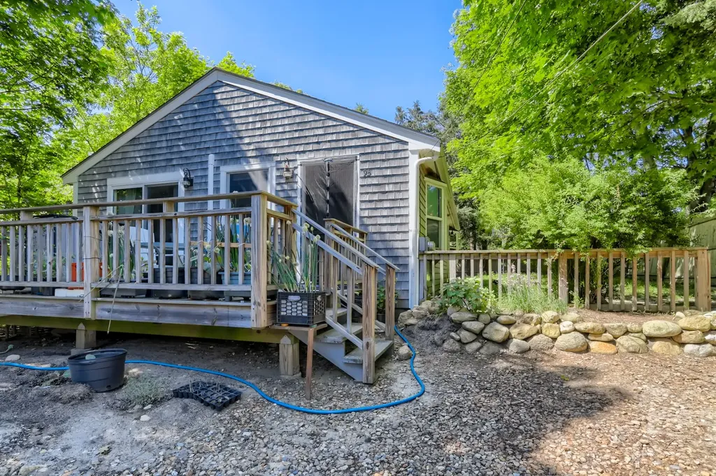 95 Summer Street Vineyard Haven MA 02568