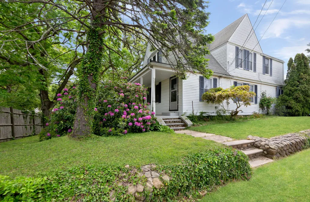 82 Edgartown- Vineyard Haven Road Vineyard Haven MA 02568
