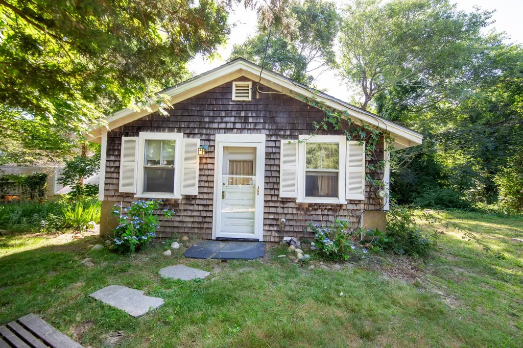 90 Edgartown-vineyard Haven Road Vineyard Haven MA 02568