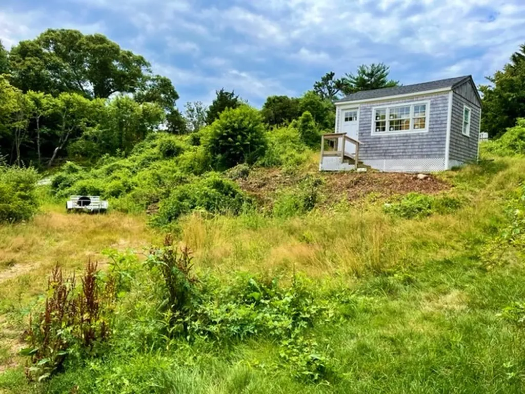 21 Causeway Road Vineyard Haven, MA Martha's Vineyard Real Estate