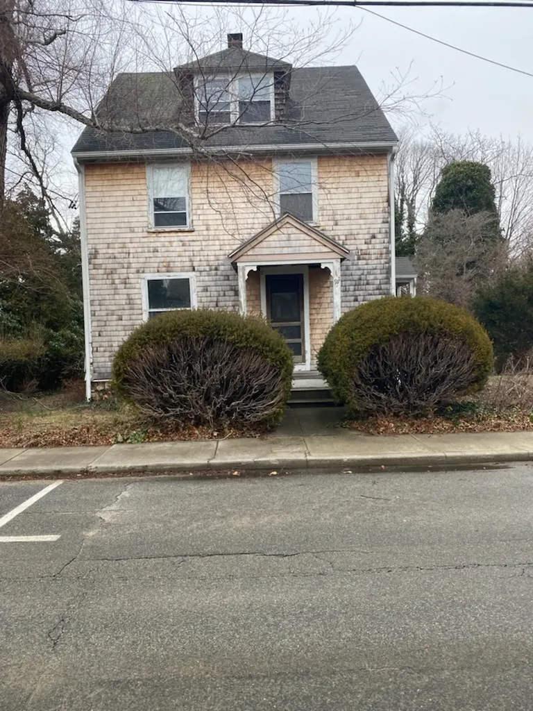 97 Spring Street Vineyard Haven MA 02568