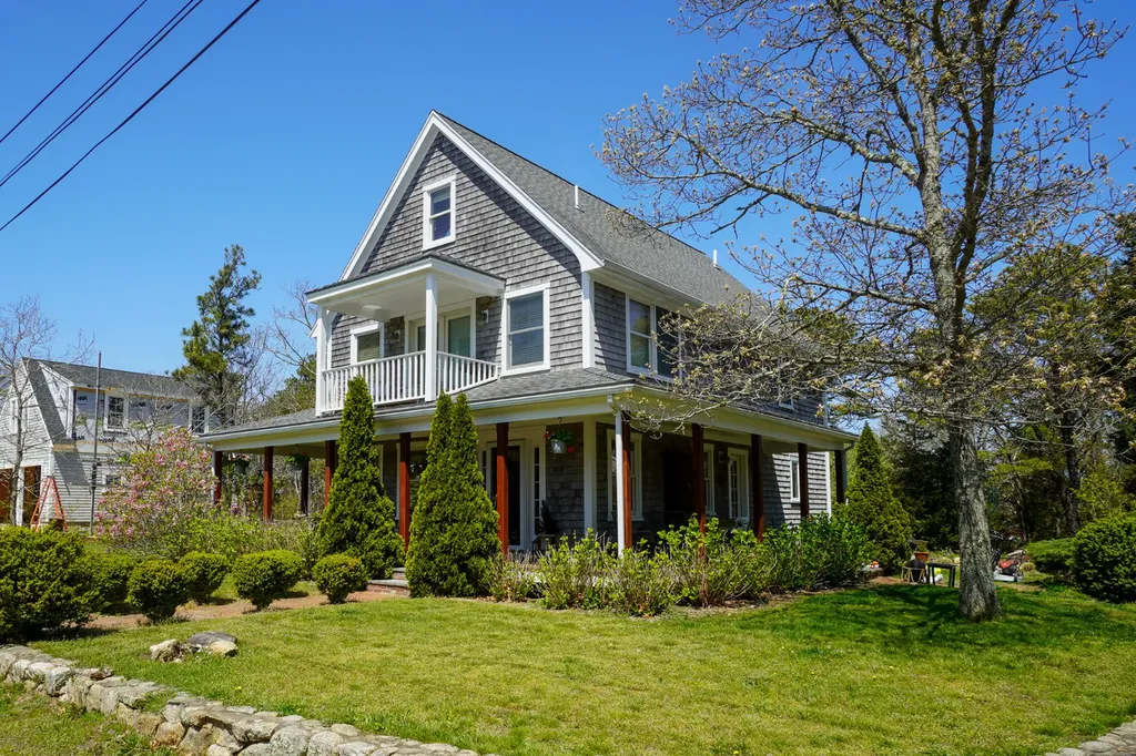 1 California Avenue Oak Bluffs MA 02557