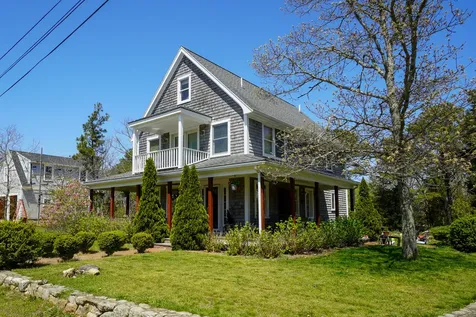 1 California Avenue Oak Bluffs MA 02557