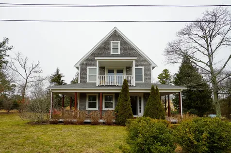 1 California Avenue Oak Bluffs MA 02557