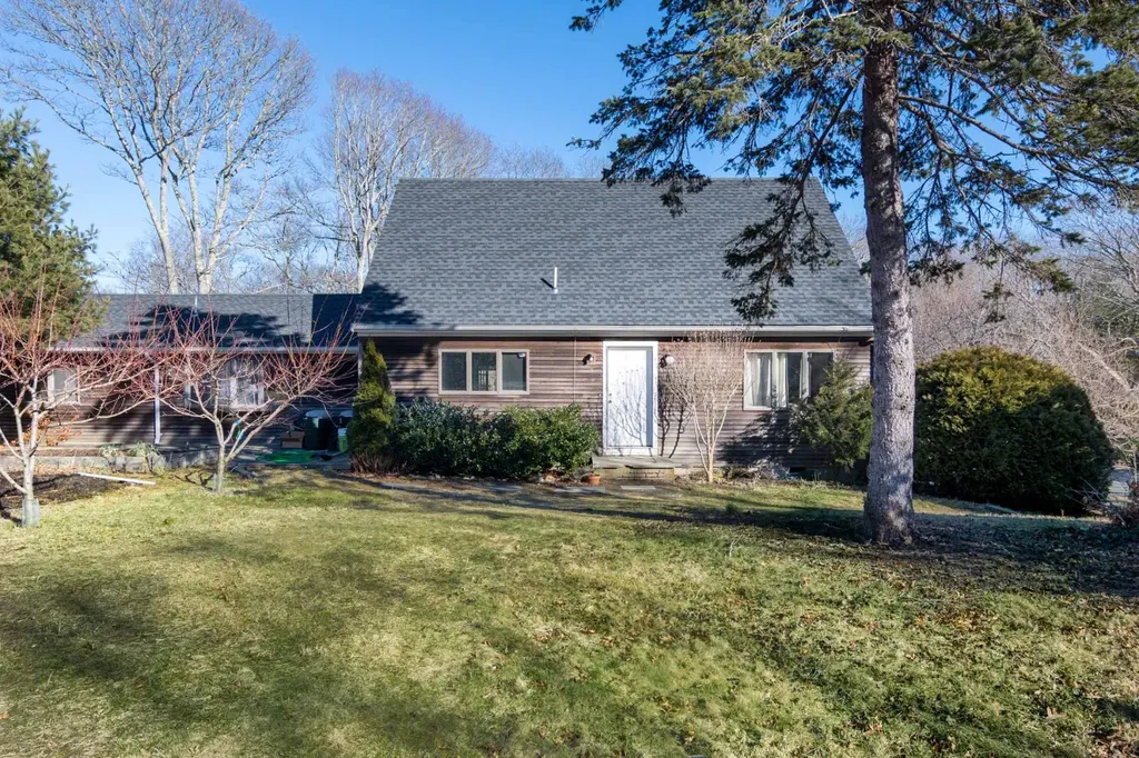 129 Canterbury Lane Vineyard Haven MA 02568