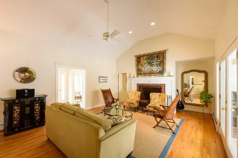 3 Mayhew Way Oak Bluffs MA 02557