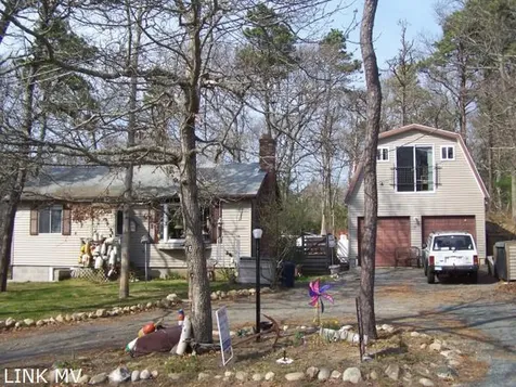 16 Stanley Street Oak Bluffs MA 02557