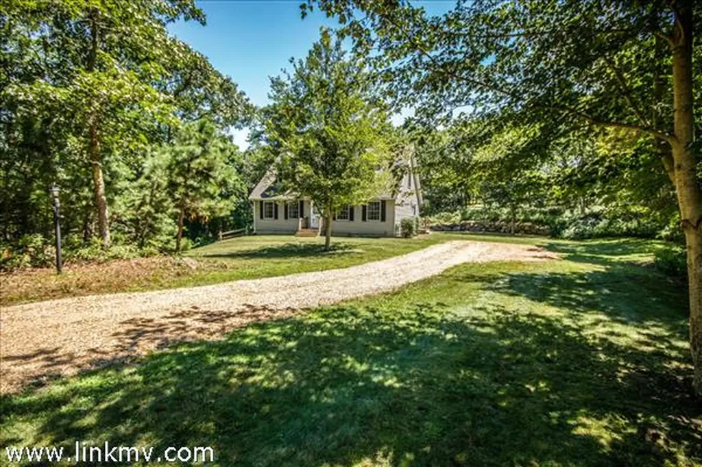 9 Huckleberry Hill Lane Edgartown MA 02539