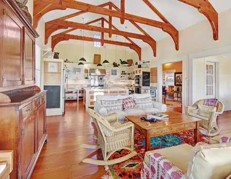 40 & 44 Meetinghouse, 19 & 25 Old Farms Trail Edgartown MA 02539