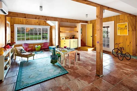 40 & 44 Meetinghouse, 19 & 25 Old Farms Trail Edgartown MA 02539