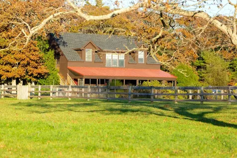 40 & 44 Meetinghouse, 19 & 25 Old Farms Trail Edgartown MA 02539