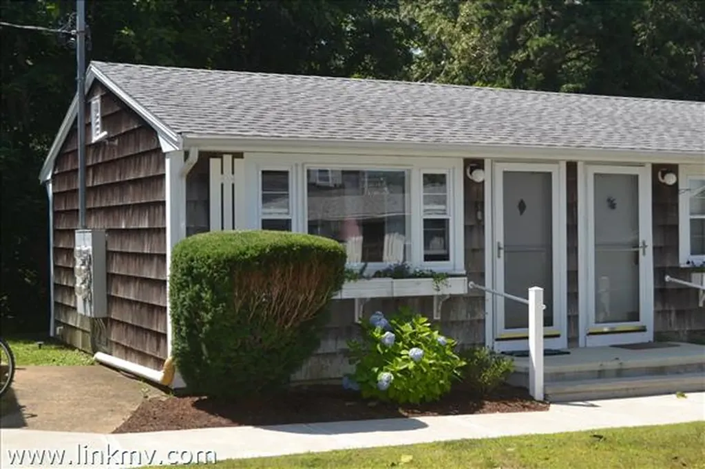 124 Skiff Avenue Vineyard Haven MA 02568