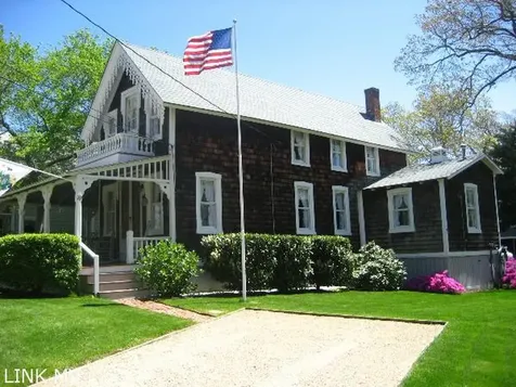 19 Beecher Park Oak Bluffs MA 02557