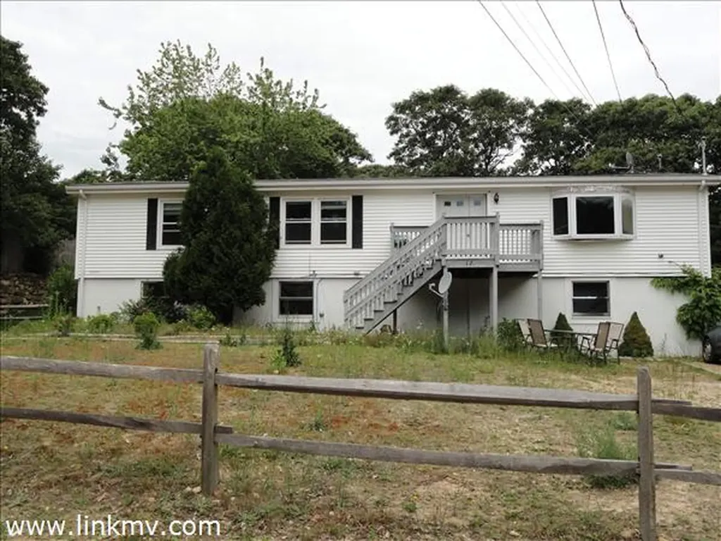 17 Syracuse Avenue Oak Bluffs MA 02557