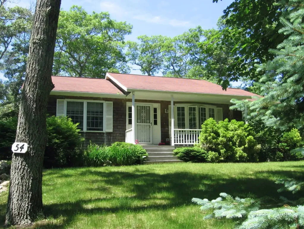 54 Oklahoma Avenue Vineyard Haven MA 02568