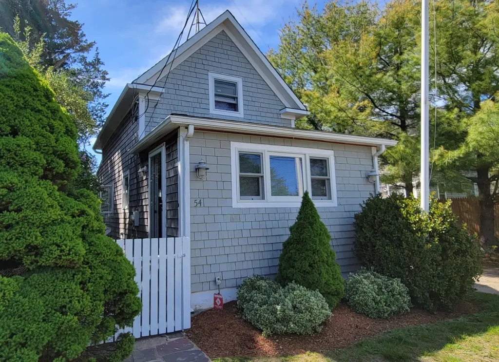 54 Norris Avenue Oak Bluffs MA 02557