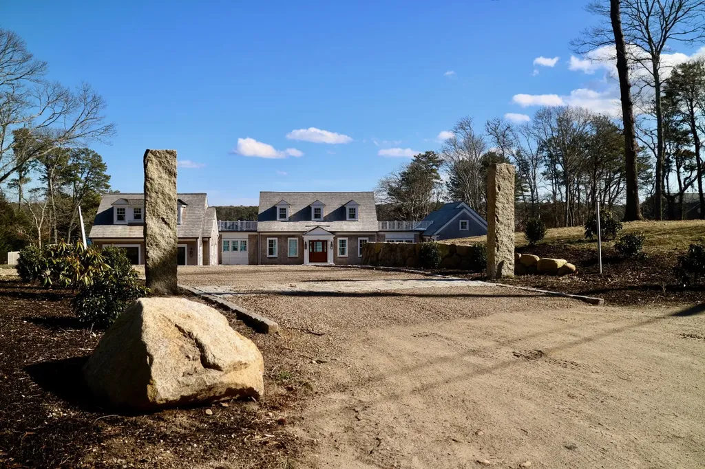 66 Weaver Lane Vineyard Haven MA 02568
