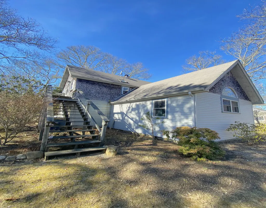 27 Barling Avenue Oak Bluffs MA 02557