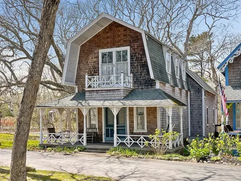 11 West Clinton Avenue Oak Bluffs MA 02557