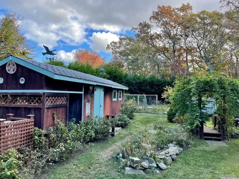 8 Island Farms Road West Tisbury MA 02575