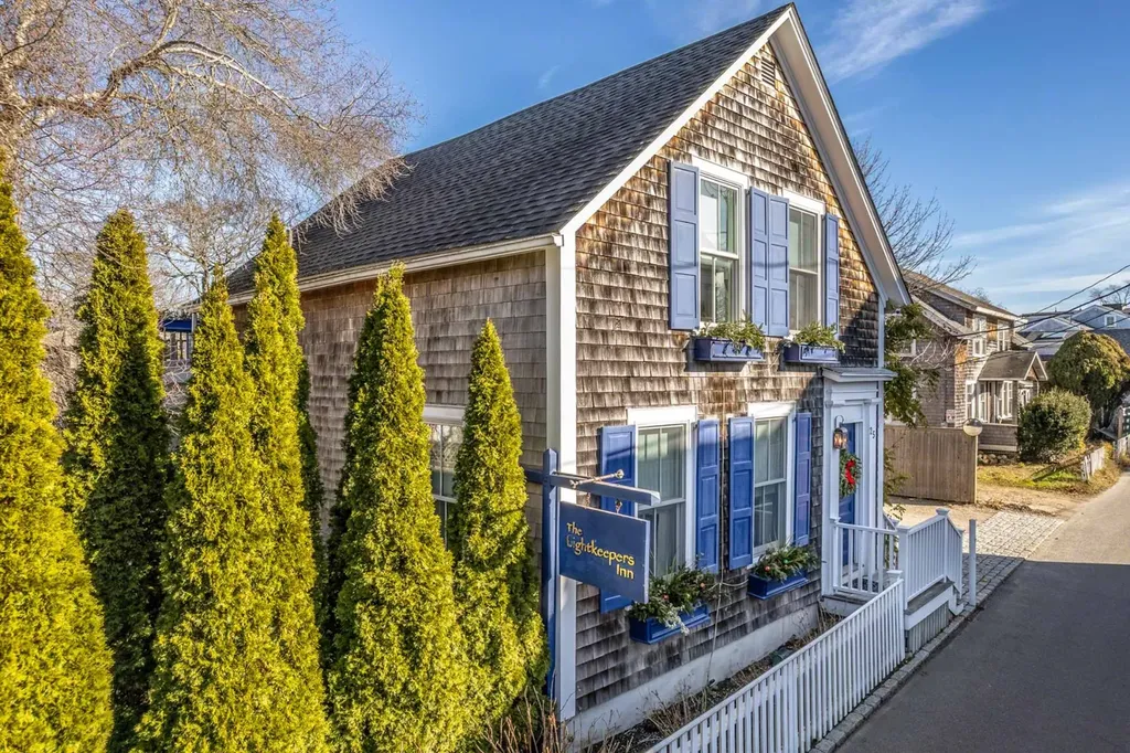 25 Simpsons Lane Edgartown MA 02539