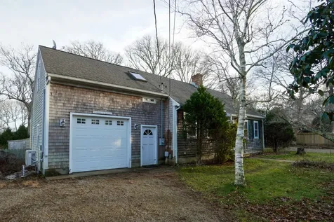 76 Summit Avenue Oak Bluffs MA 02557