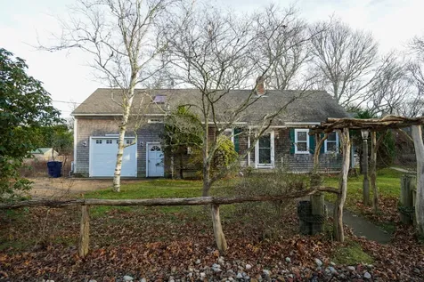 76 Summit Avenue Oak Bluffs MA 02557