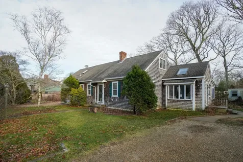 76 Summit Avenue Oak Bluffs MA 02557