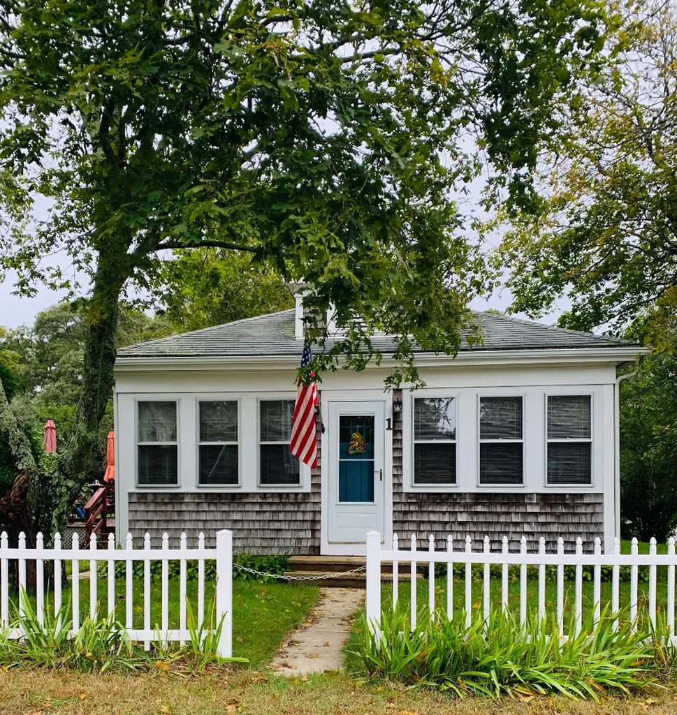 1 Barnes Road Oak Bluffs MA 02557