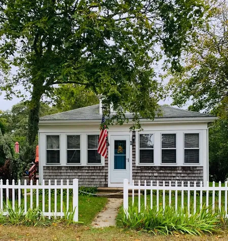 1 Barnes Road Oak Bluffs MA 02557