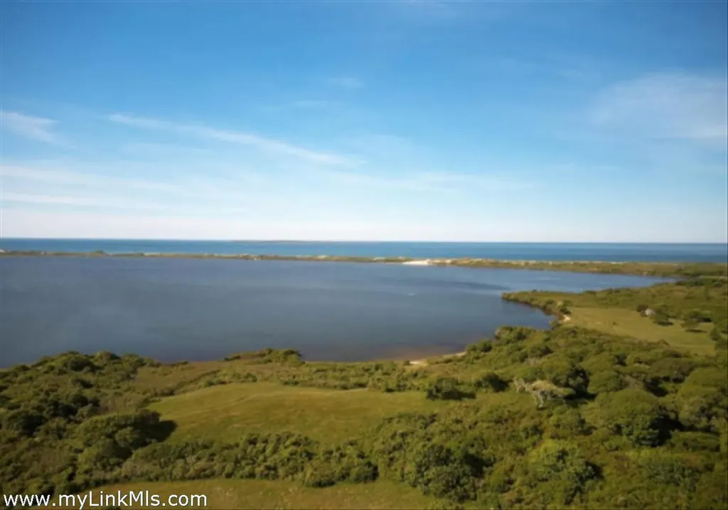 Off Moshup Trail Aquinnah MA 02535