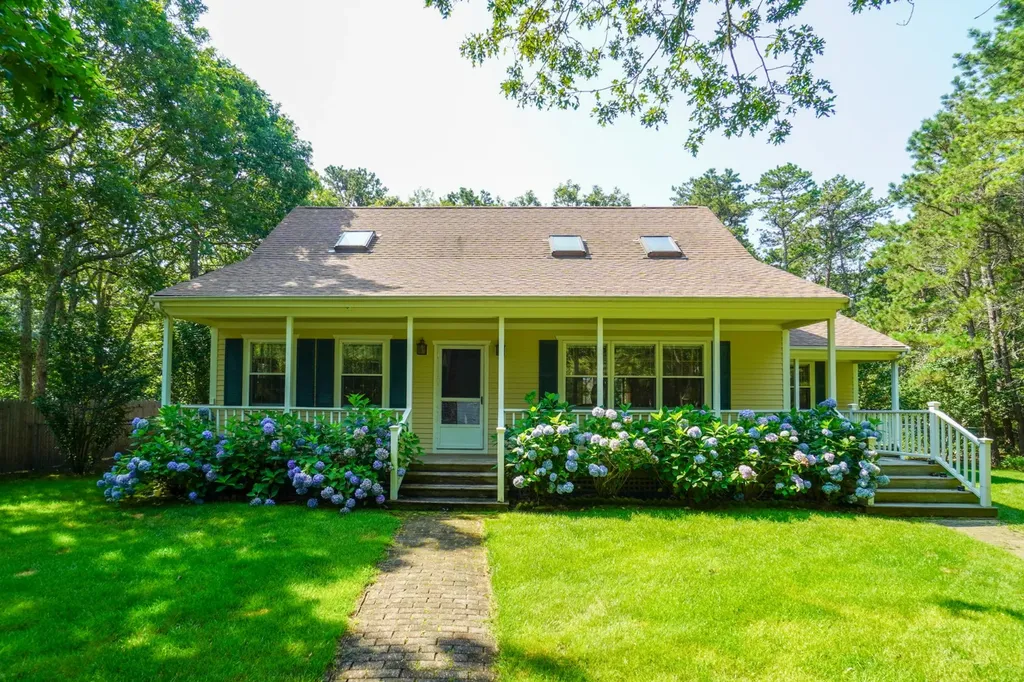 2 Farm Path Oak Bluffs MA 02557