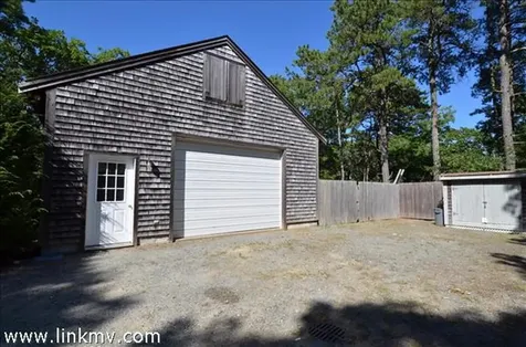 2 Farm Path Oak Bluffs MA 02557