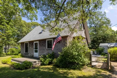 18 Clark Avenue Vineyard Haven MA 02568