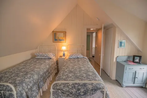 6 Brewster Avenue Oak Bluffs MA 02557