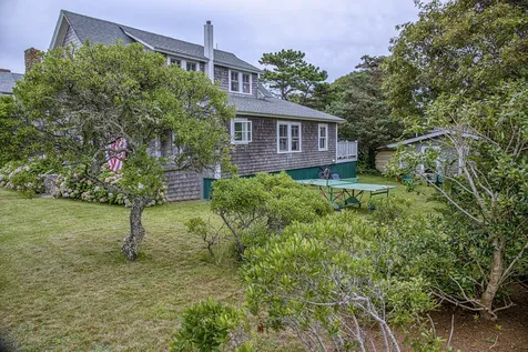 6 Brewster Avenue Oak Bluffs MA 02557