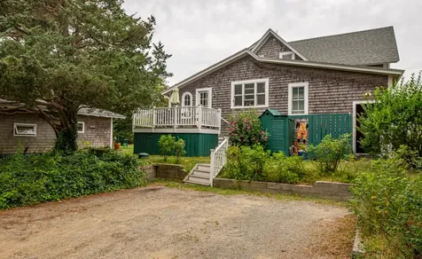 6 Brewster Avenue Oak Bluffs MA 02557
